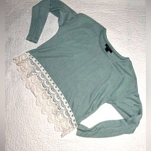 Forever 21 Women's Green White Asymmetrical Lace Trim Long Sleeve Crop Top; S